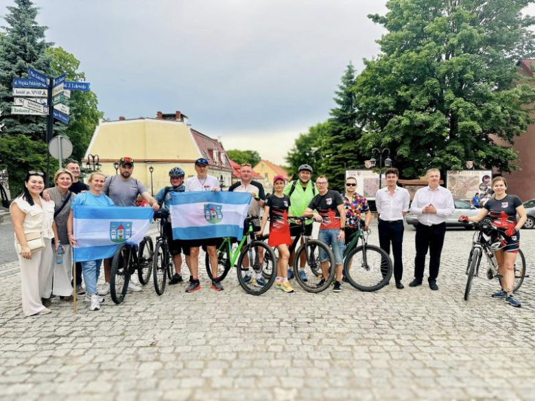 Zakład przegrany, słowo dotrzymane – burmistrz Ziębic pobiegł do Złotego Stoku