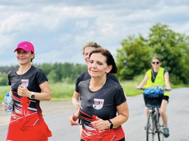 Zakład przegrany, słowo dotrzymane – burmistrz Ziębic pobiegł do Złotego Stoku
