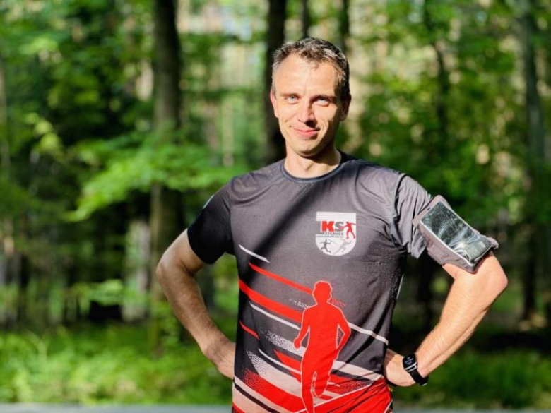 Zakład przegrany, słowo dotrzymane – burmistrz Ziębic pobiegł do Złotego Stoku