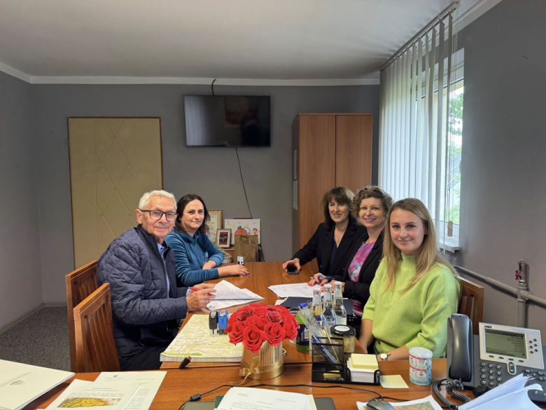Gmina Stoszowice odbudowuje drogi po powodzi – podpisano umowy na ponad 841 tys. zł