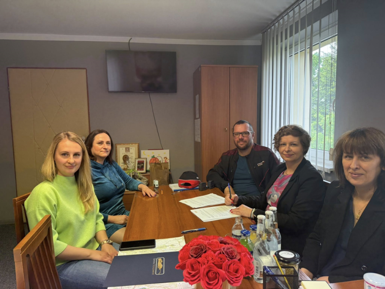 Gmina Stoszowice odbudowuje drogi po powodzi – podpisano umowy na ponad 841 tys. zł