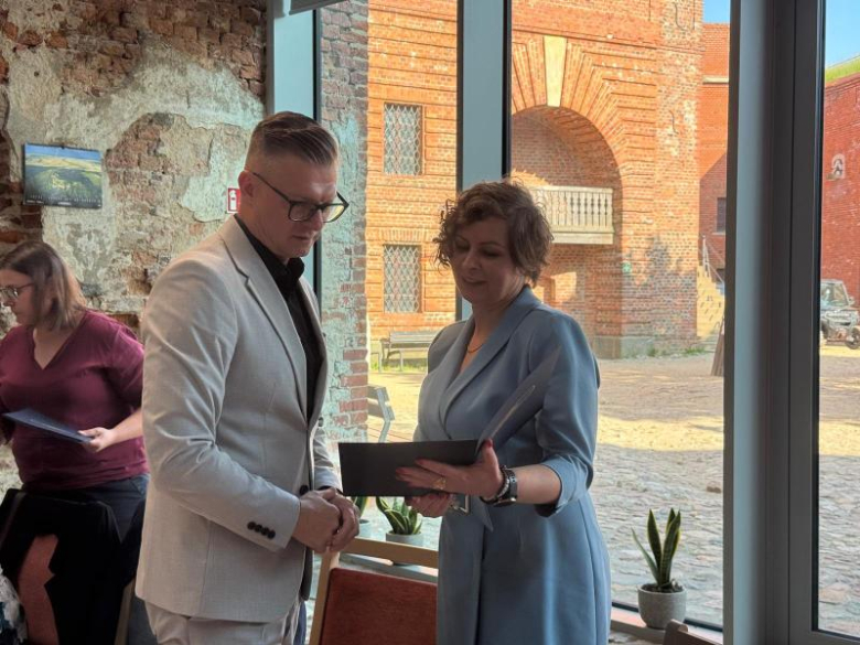 Jednogłośne wotum zaufania i absolutorium dla wójt Stoszowic