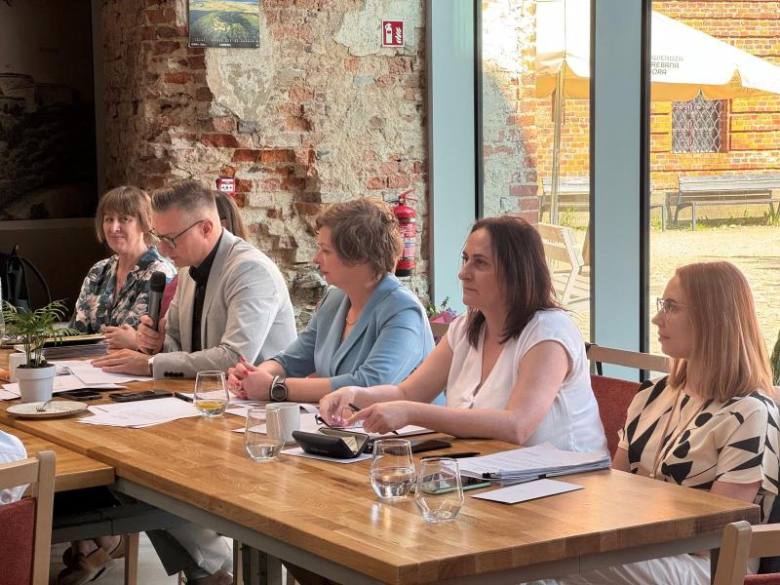 Jednogłośne wotum zaufania i absolutorium dla wójt Stoszowic