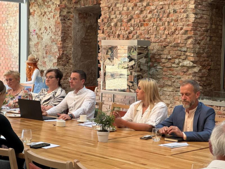 Jednogłośne wotum zaufania i absolutorium dla wójt Stoszowic