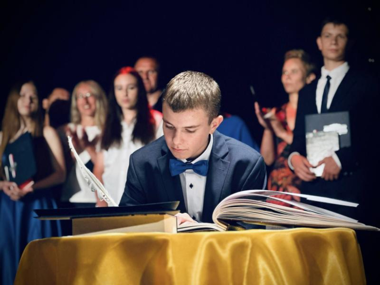 Uroczyste pożegnanie absolwentów Szkoły Podstawowej nr 4 w Ziębicach