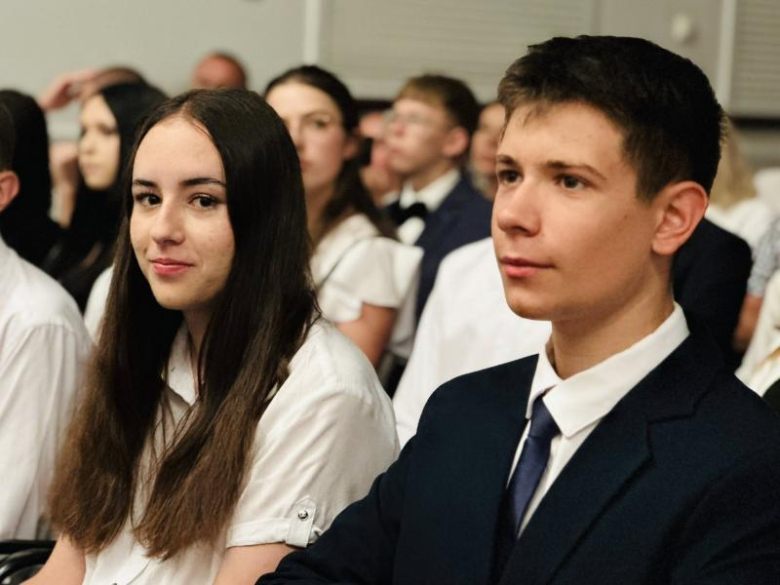 Uroczyste pożegnanie absolwentów Szkoły Podstawowej nr 4 w Ziębicach