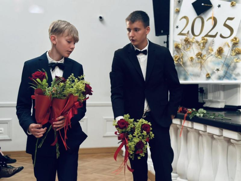 Uroczyste pożegnanie absolwentów Szkoły Podstawowej nr 4 w Ziębicach