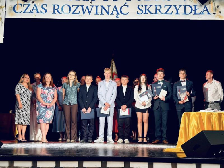Uroczyste pożegnanie absolwentów Szkoły Podstawowej nr 4 w Ziębicach