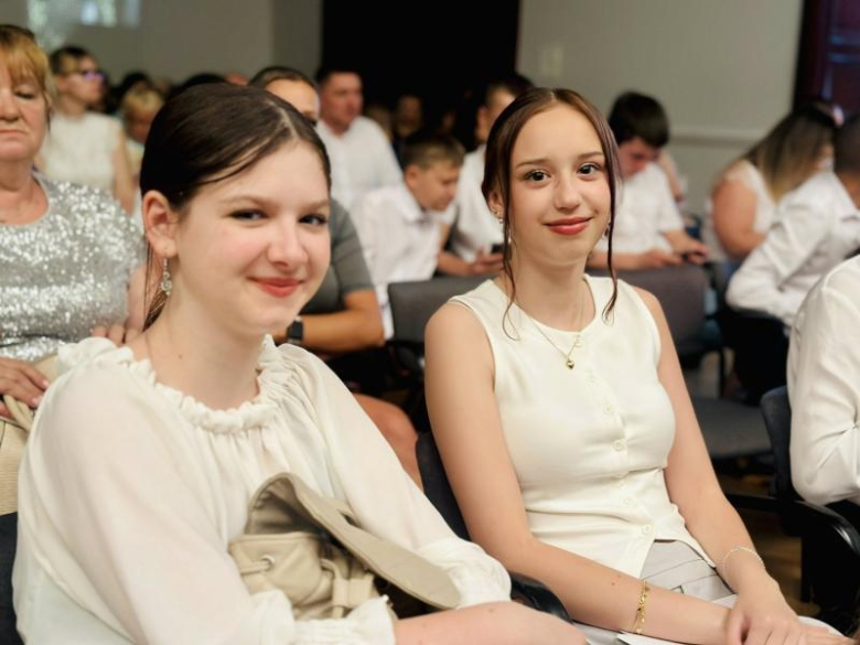Uroczyste pożegnanie absolwentów Szkoły Podstawowej nr 4 w Ziębicach