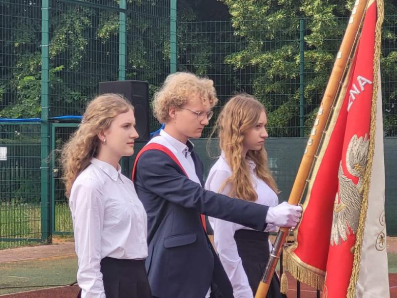 Najlepsi uczniowie ze szkół ponadpodstawowych nagrodzeni przez Zarząd Powiatu Ząbkowickiego