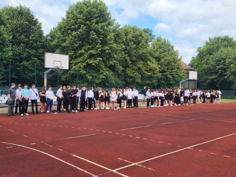 Najlepsi uczniowie ze szkół ponadpodstawowych nagrodzeni przez Zarząd Powiatu Ząbkowickiego