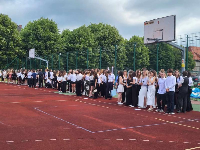 Najlepsi uczniowie ze szkół ponadpodstawowych nagrodzeni przez Zarząd Powiatu Ząbkowickiego