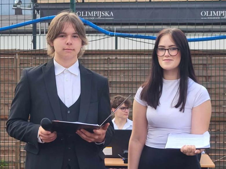 Najlepsi uczniowie ze szkół ponadpodstawowych nagrodzeni przez Zarząd Powiatu Ząbkowickiego