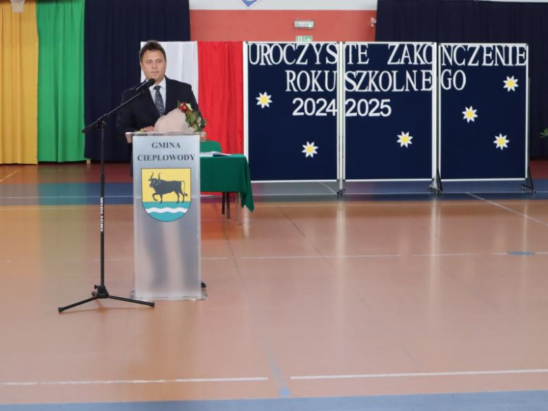 Uroczyste zakończenie roku szkolnego 2024/2025 w Ciepłowodach [foto]
