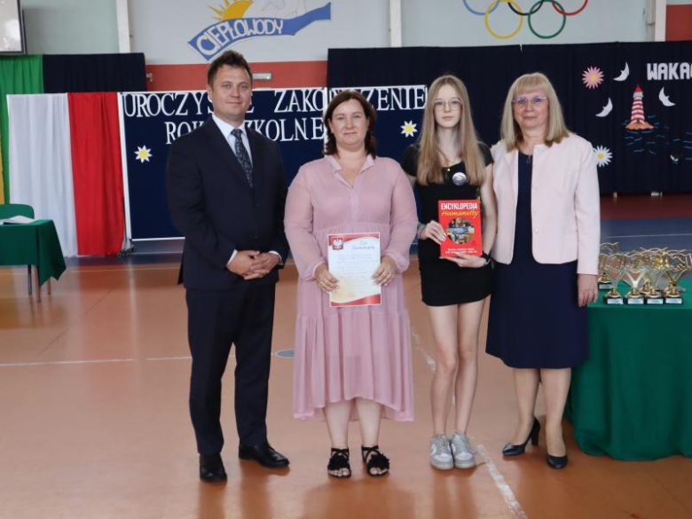 Uroczyste zakończenie roku szkolnego 2024/2025 w Ciepłowodach [foto]