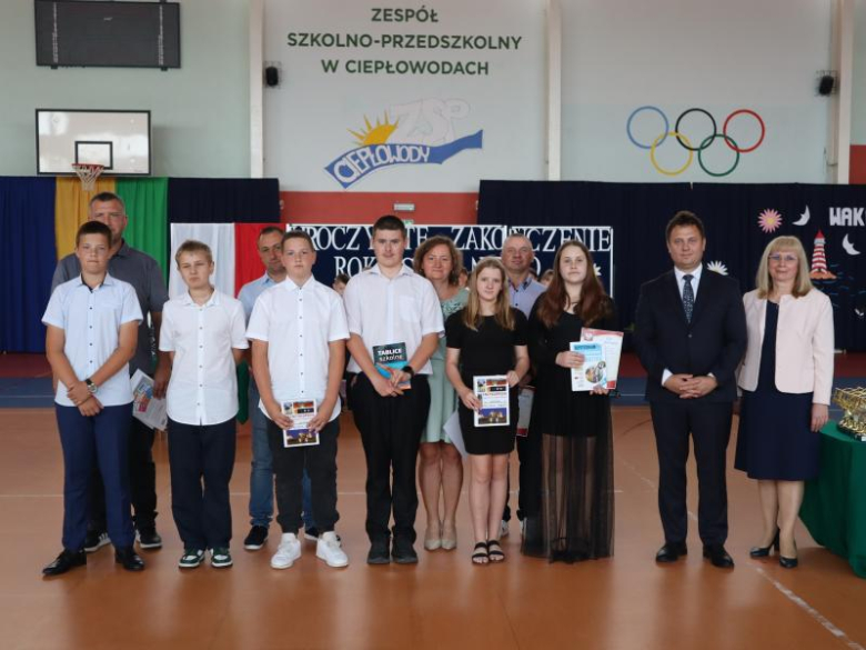 Uroczyste zakończenie roku szkolnego 2024/2025 w Ciepłowodach [foto]