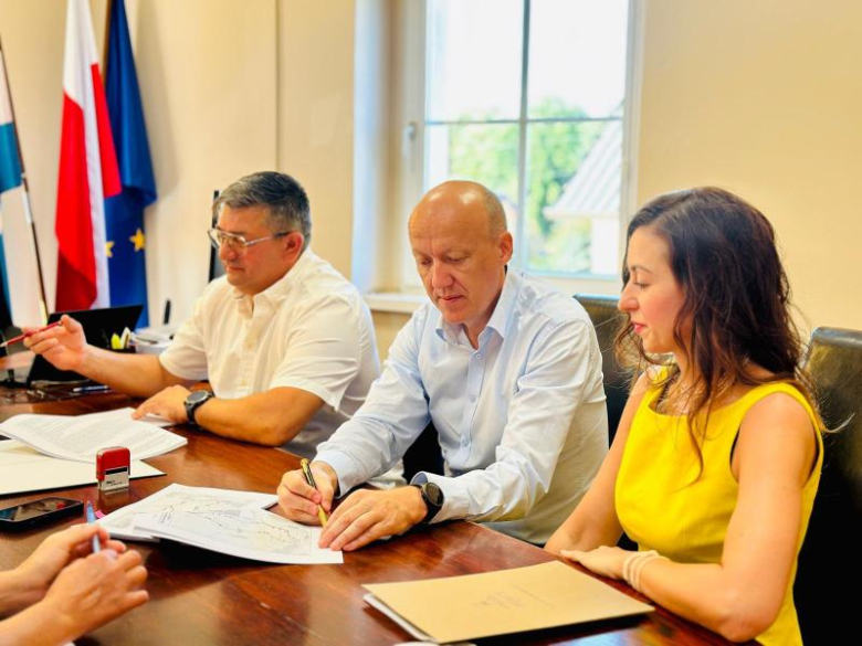 Umowa na operatora Ziębickiej Komunikacji Autobusowej podpisana