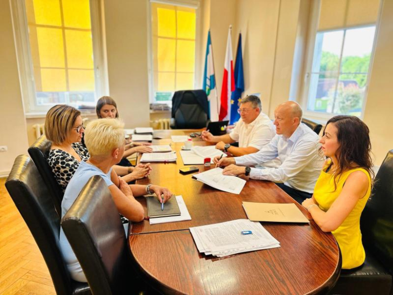 Umowa na operatora Ziębickiej Komunikacji Autobusowej podpisana