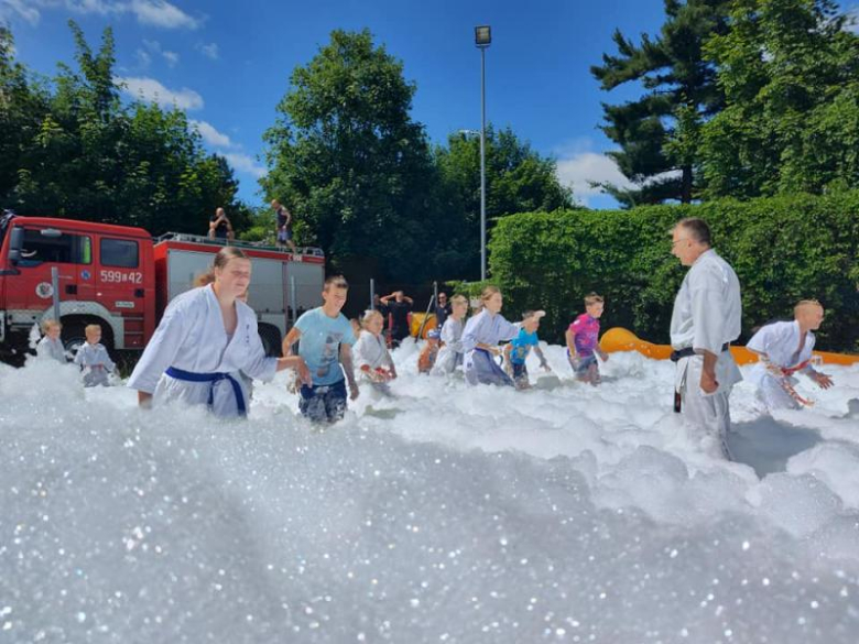 Ostatni trening przed wakacjami i zabawa w pianie z Satori Klub Karate Kyokushin
