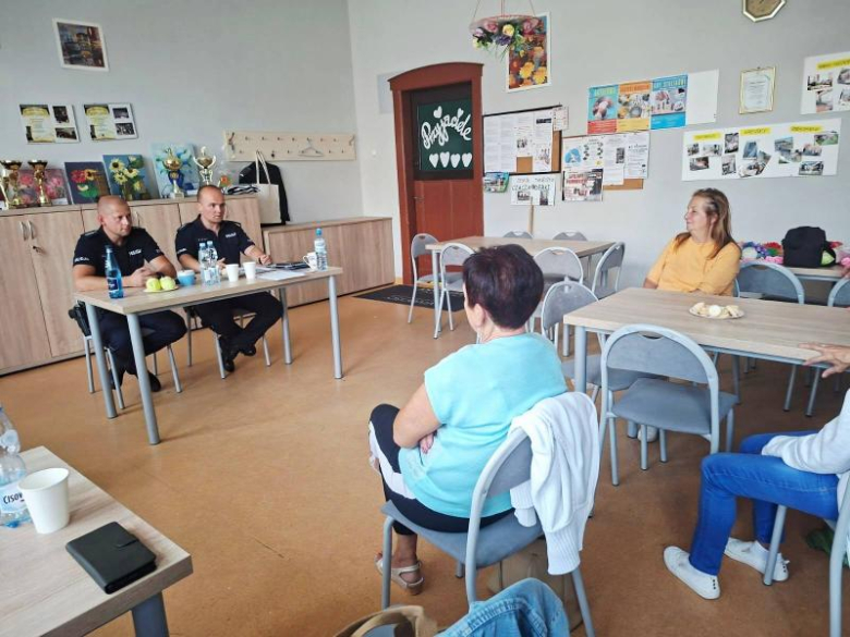 Bezpieczeństwo seniorów - jak unikać zagrożeń i oszustw