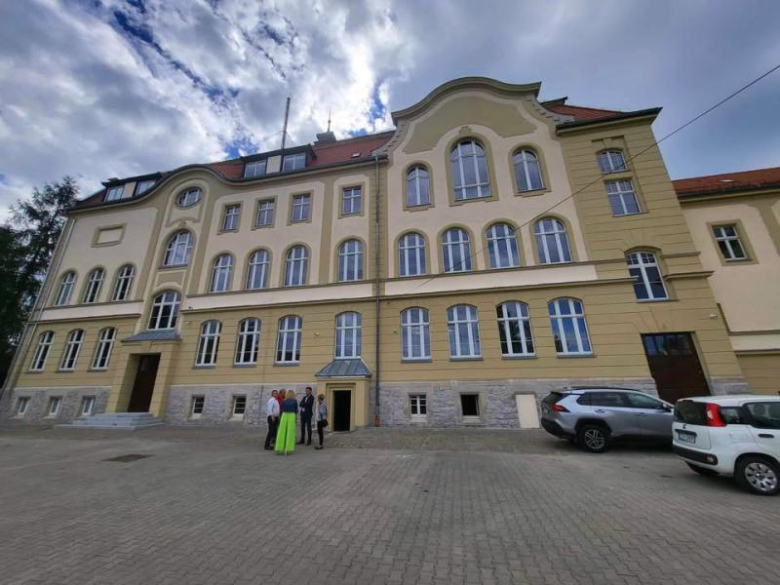 Zakończono kolejną inwestycję Powiatu Ząbkowickiego. Zespół Szkół Zawodowych w nowej odsłonie