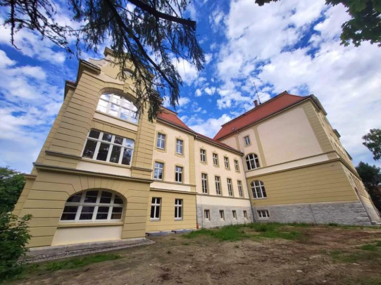 Zakończono kolejną inwestycję Powiatu Ząbkowickiego. Zespół Szkół Zawodowych w nowej odsłonie