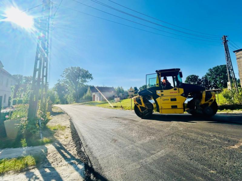 Remont drogi powiatowej w Bożnowicach na finiszu