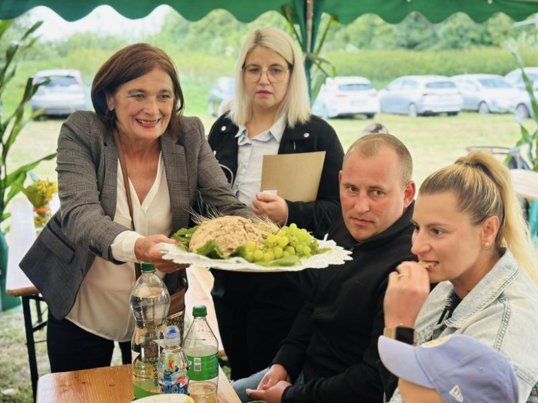 Dożynki w Służejowie i Niedźwiedniku