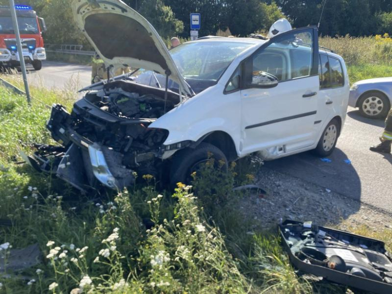Kierująca zasłabła i uderzyła w przydrożne betonowe przęsło