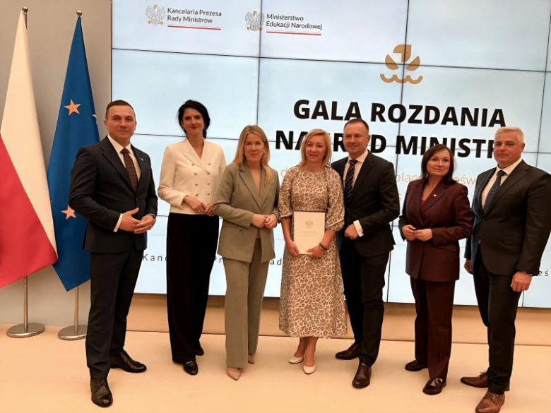 Dyrektorki z Barda i Kamieńca Ząbkowickiego z nagrodami Ministerstwa Edukacji Narodowej