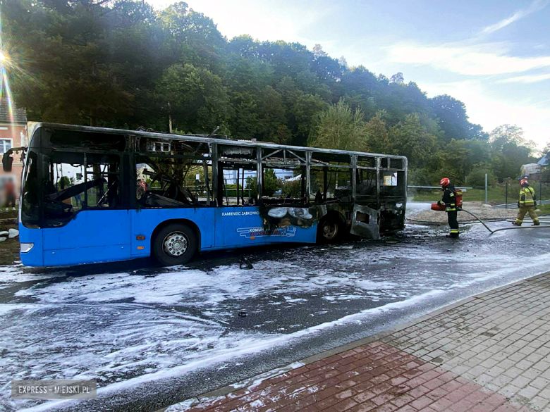 Autobus Złotostockiej Komunikacji Publicznej stanął w ogniu