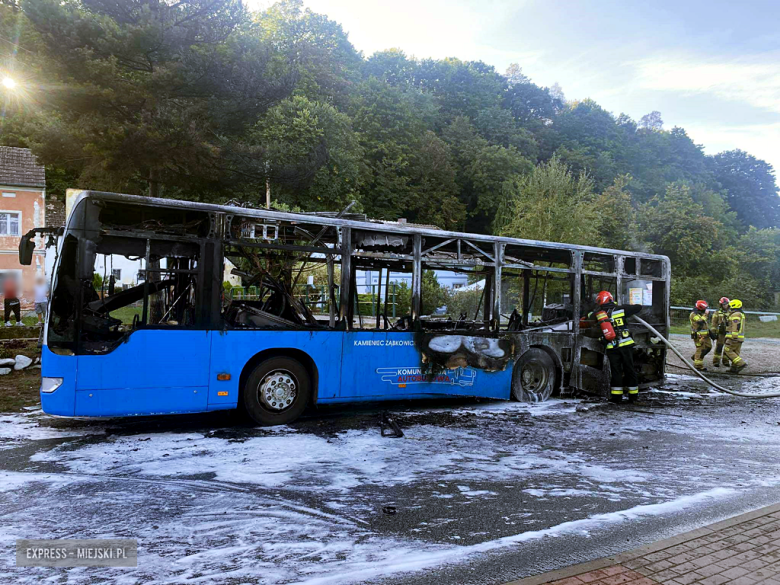 Autobus Złotostockiej Komunikacji Publicznej stanął w ogniu