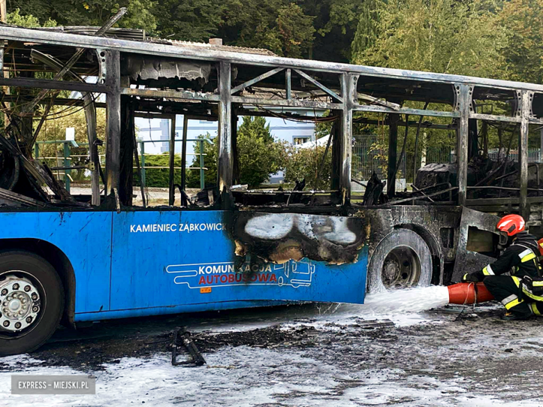 Autobus Złotostockiej Komunikacji Publicznej stanął w ogniu