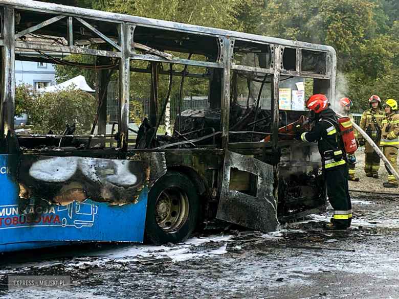 Autobus Złotostockiej Komunikacji Publicznej stanął w ogniu