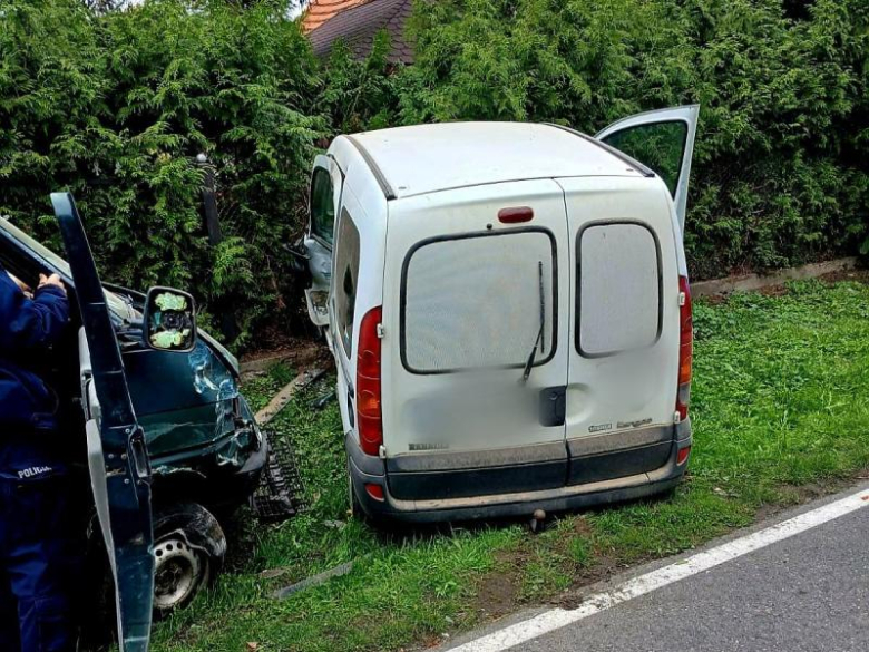 Zderzenie volkswagena i renault w Niedźwiedniku