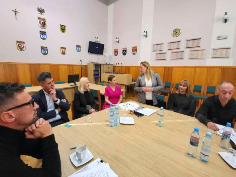 Spotkanie rodzin zastępczych i placówek opiekuńczych z władzami powiatu ząbkowickiego