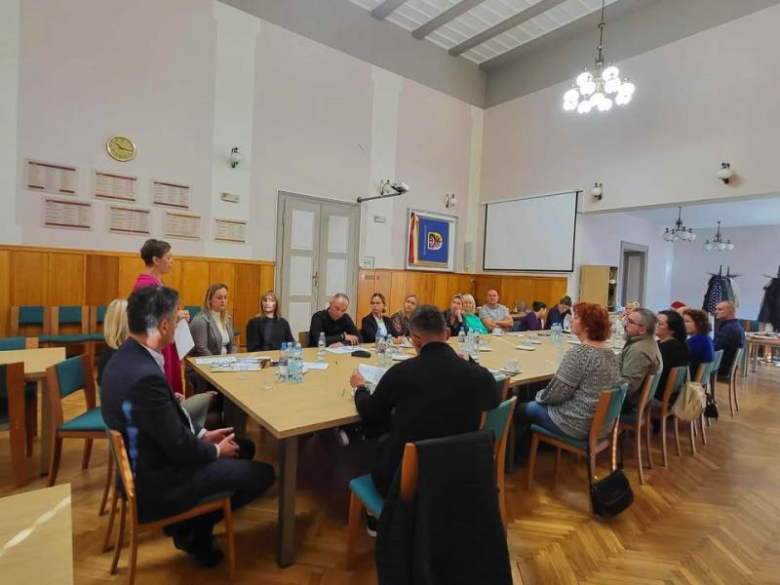 Spotkanie rodzin zastępczych i placówek opiekuńczych z władzami powiatu ząbkowickiego