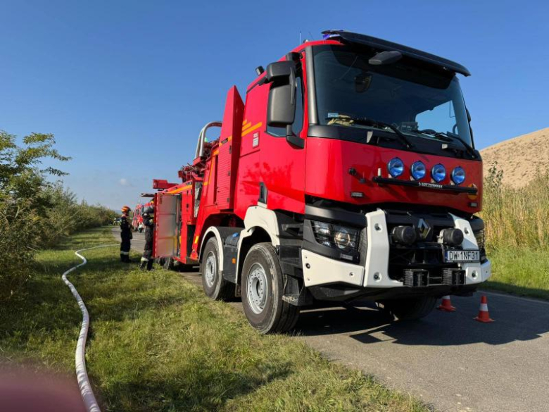 Strażacy w akcji. Ćwiczenia z ratownictwa technicznego podczas symulacji karambolu