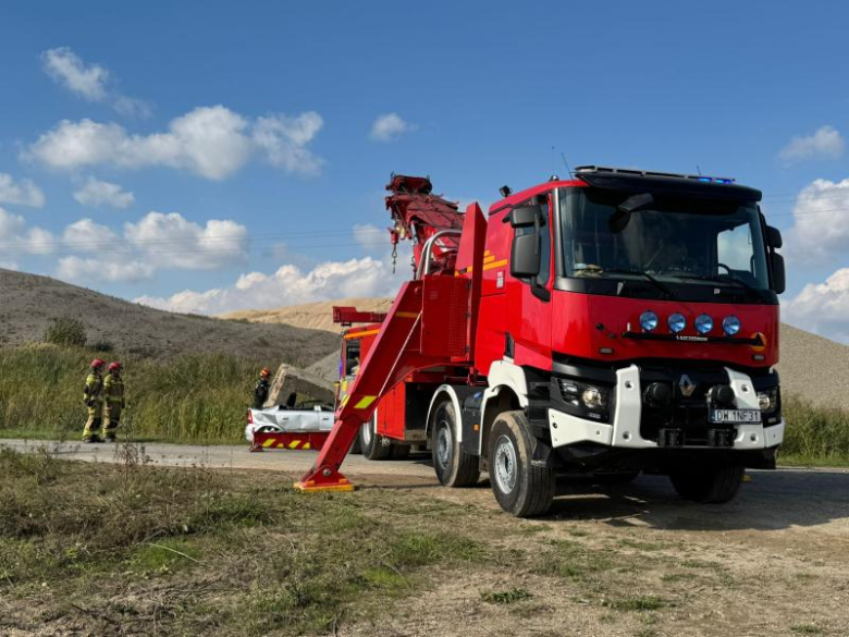Strażacy w akcji. Ćwiczenia z ratownictwa technicznego podczas symulacji karambolu