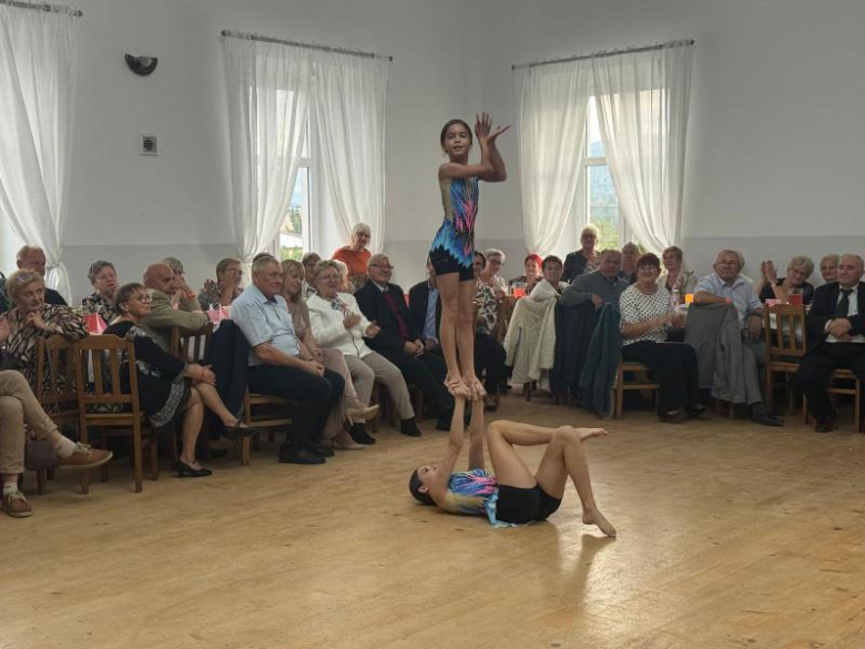Radość, taniec i wspólnota – Bal Seniora 2025 w Grodziszczu