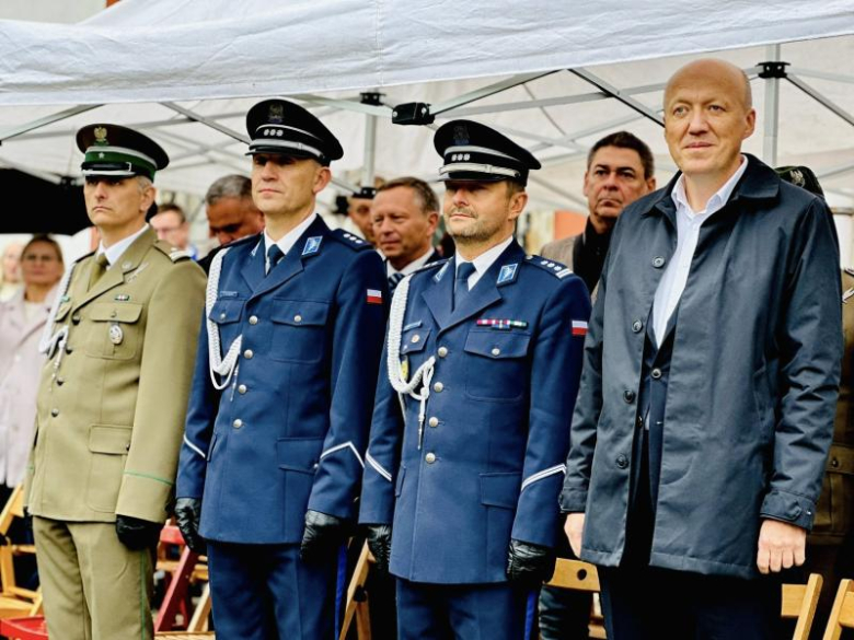 Uroczyste ślubowanie pierwszoklasistów Katolickiego Liceum Ogólnokształcącego w Henrykowie 