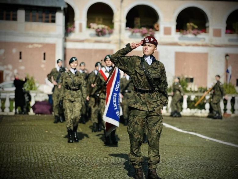 Uroczyste ślubowanie pierwszoklasistów Katolickiego Liceum Ogólnokształcącego w Henrykowie 
