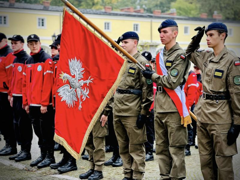 Uroczyste ślubowanie pierwszoklasistów Katolickiego Liceum Ogólnokształcącego w Henrykowie 