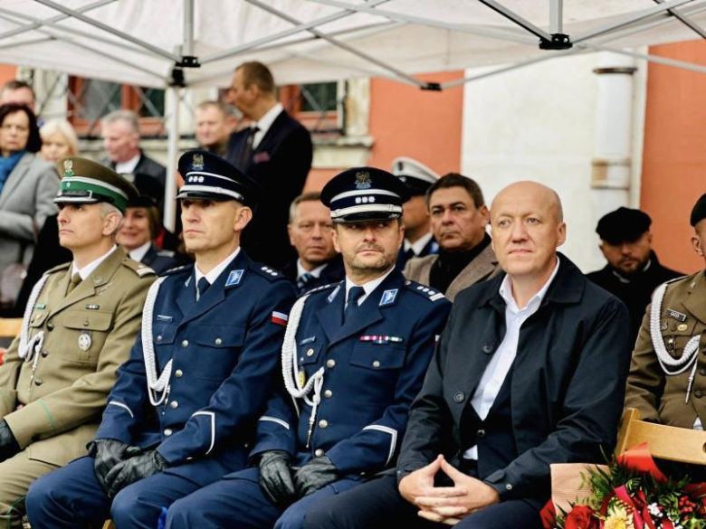 Uroczyste ślubowanie pierwszoklasistów Katolickiego Liceum Ogólnokształcącego w Henrykowie 