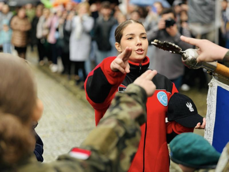 Uroczyste ślubowanie pierwszoklasistów Katolickiego Liceum Ogólnokształcącego w Henrykowie 