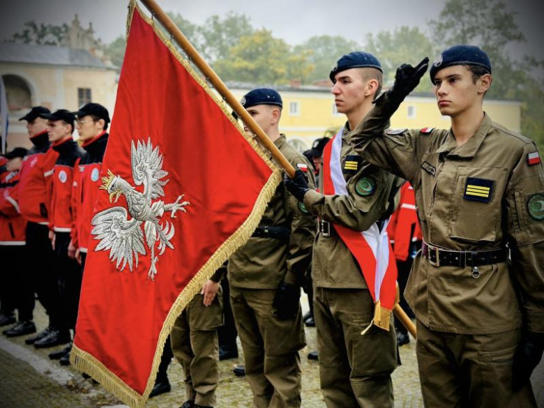 Uroczyste ślubowanie pierwszoklasistów Katolickiego Liceum Ogólnokształcącego w Henrykowie 