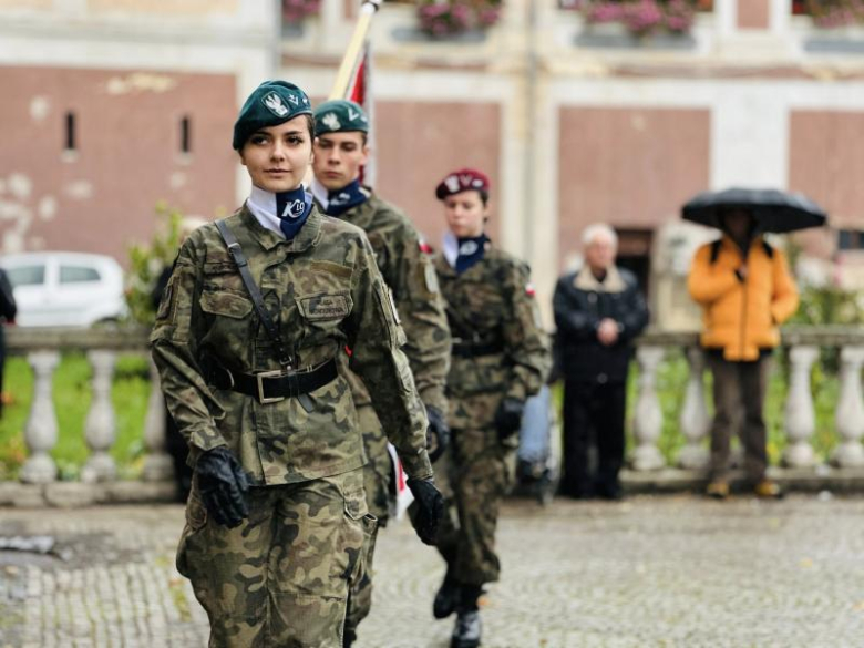 Uroczyste ślubowanie pierwszoklasistów Katolickiego Liceum Ogólnokształcącego w Henrykowie 