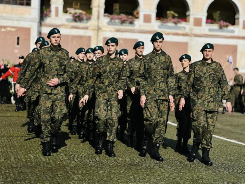 Uroczyste ślubowanie pierwszoklasistów Katolickiego Liceum Ogólnokształcącego w Henrykowie