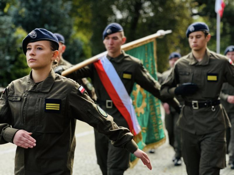 Uroczyste ślubowanie pierwszoklasistów Katolickiego Liceum Ogólnokształcącego w Henrykowie