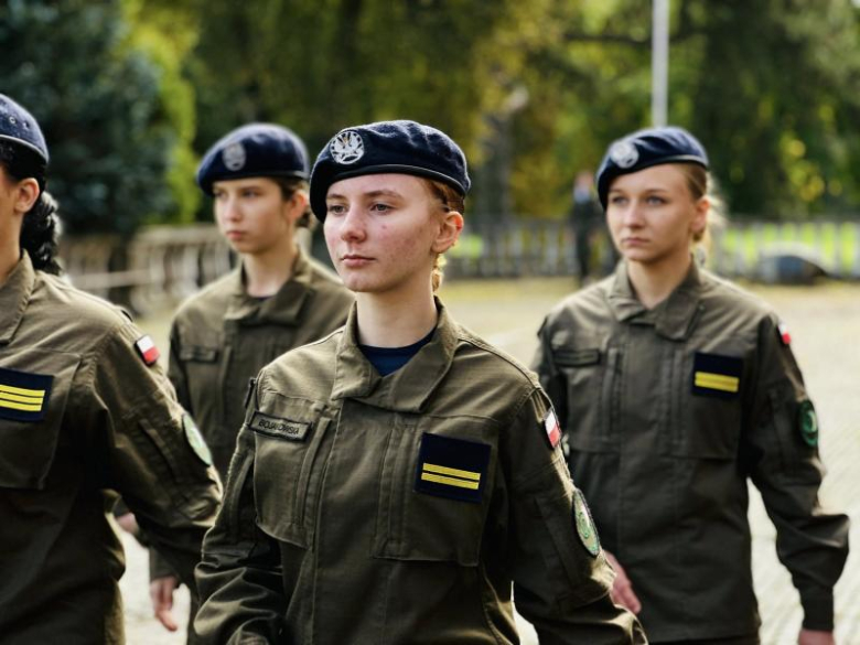 Uroczyste ślubowanie pierwszoklasistów Katolickiego Liceum Ogólnokształcącego w Henrykowie